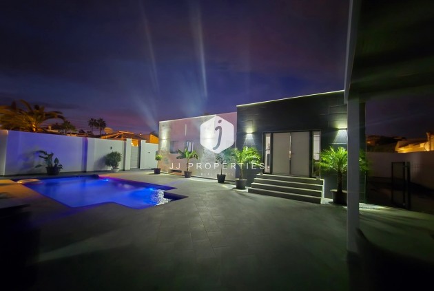 Segunda mano - Villa -
Rojales - Inland