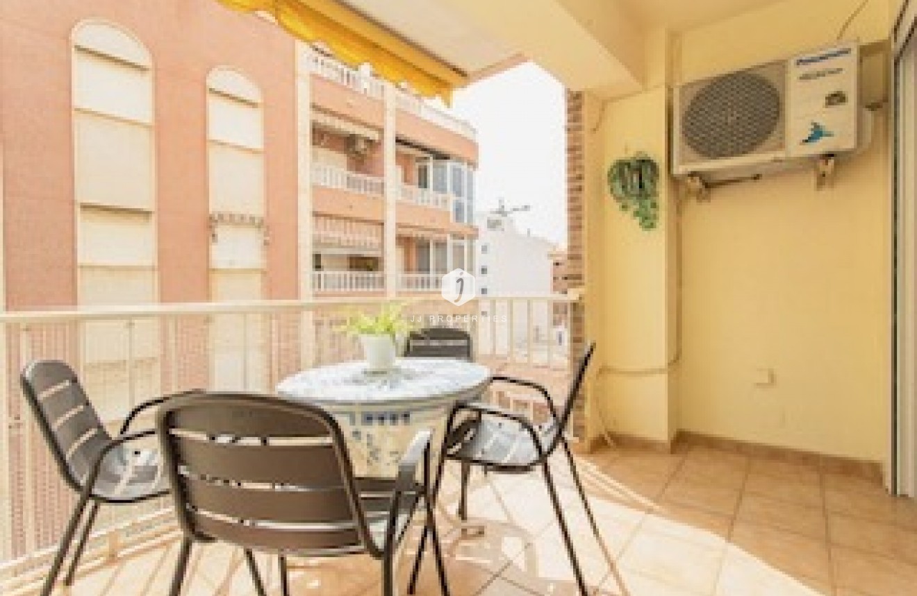 Tweedehands - Appartement / flat -
Torrevieja - Centro-Muelle Pesquero