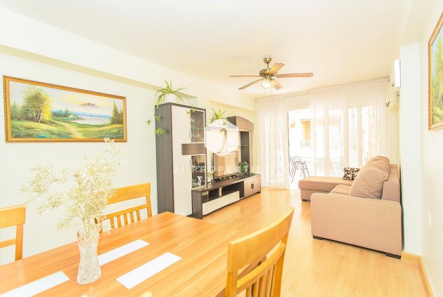 Tweedehands - Appartement / flat -
Torrevieja - Centro-Muelle Pesquero