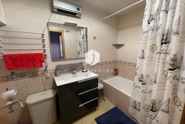 Z drugiej ręki - Mieszkanie w bloku -
Campoamor - Costa Blanca