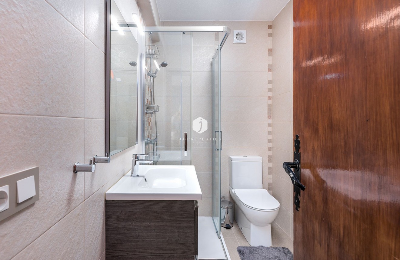 Z drugiej ręki - Mieszkanie w bloku -
Torrevieja - Costa Blanca