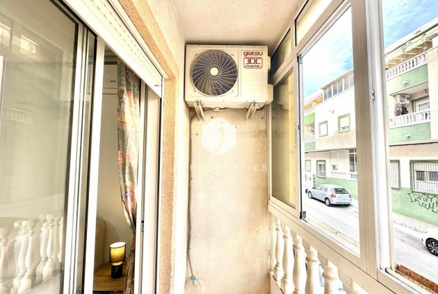 Z drugiej ręki - Mieszkanie w bloku -
Torrevieja - Centro