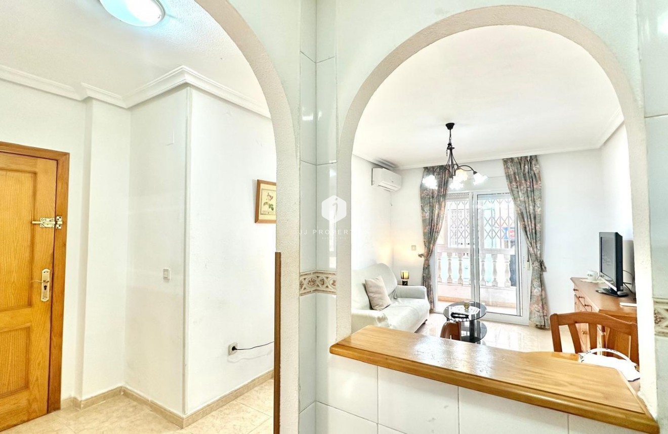 Z drugiej ręki - Mieszkanie w bloku -
Torrevieja - Centro