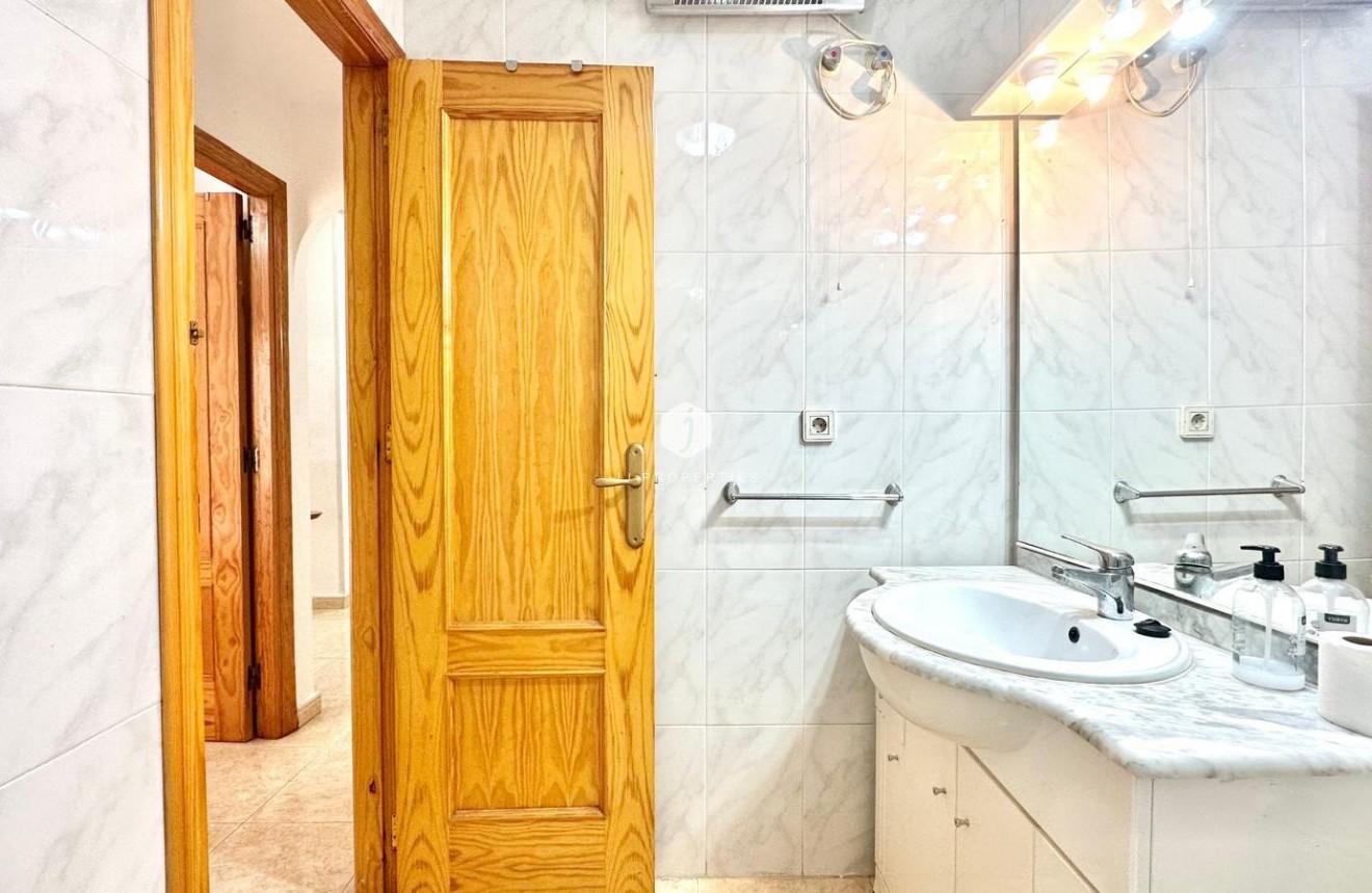 Z drugiej ręki - Mieszkanie w bloku -
Torrevieja - Centro