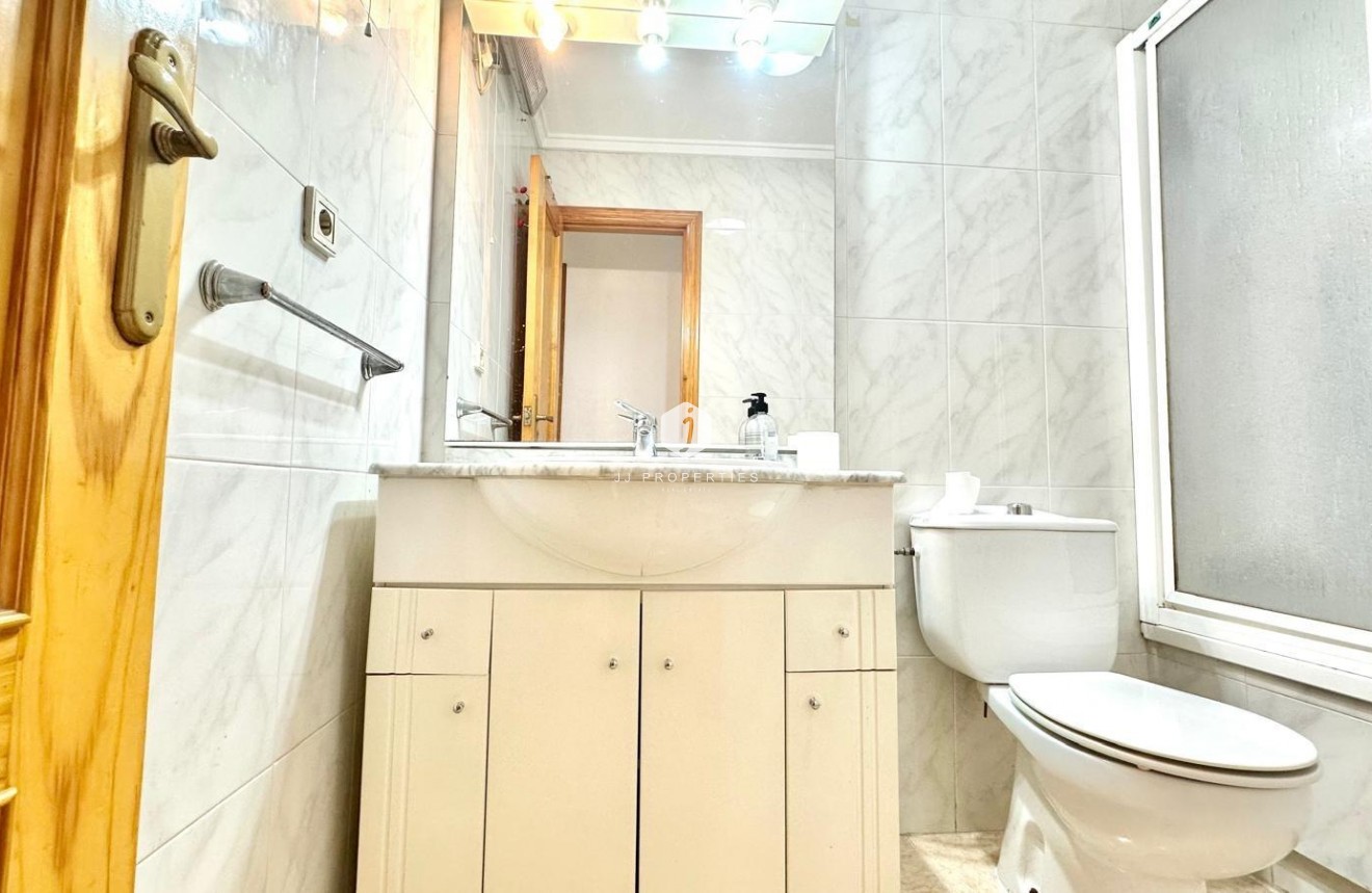 Z drugiej ręki - Mieszkanie w bloku -
Torrevieja - Centro