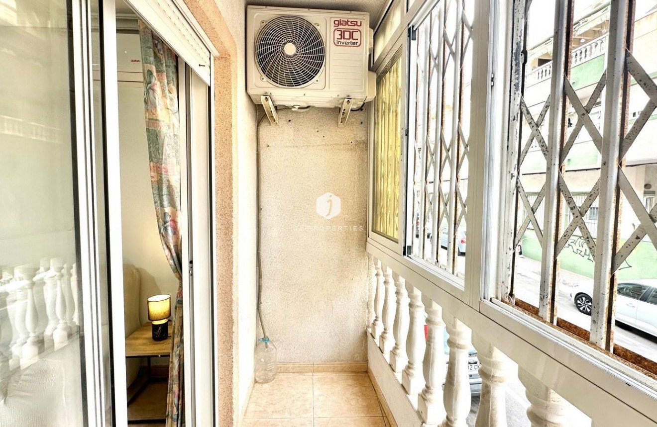 Z drugiej ręki - Mieszkanie w bloku -
Torrevieja - Centro