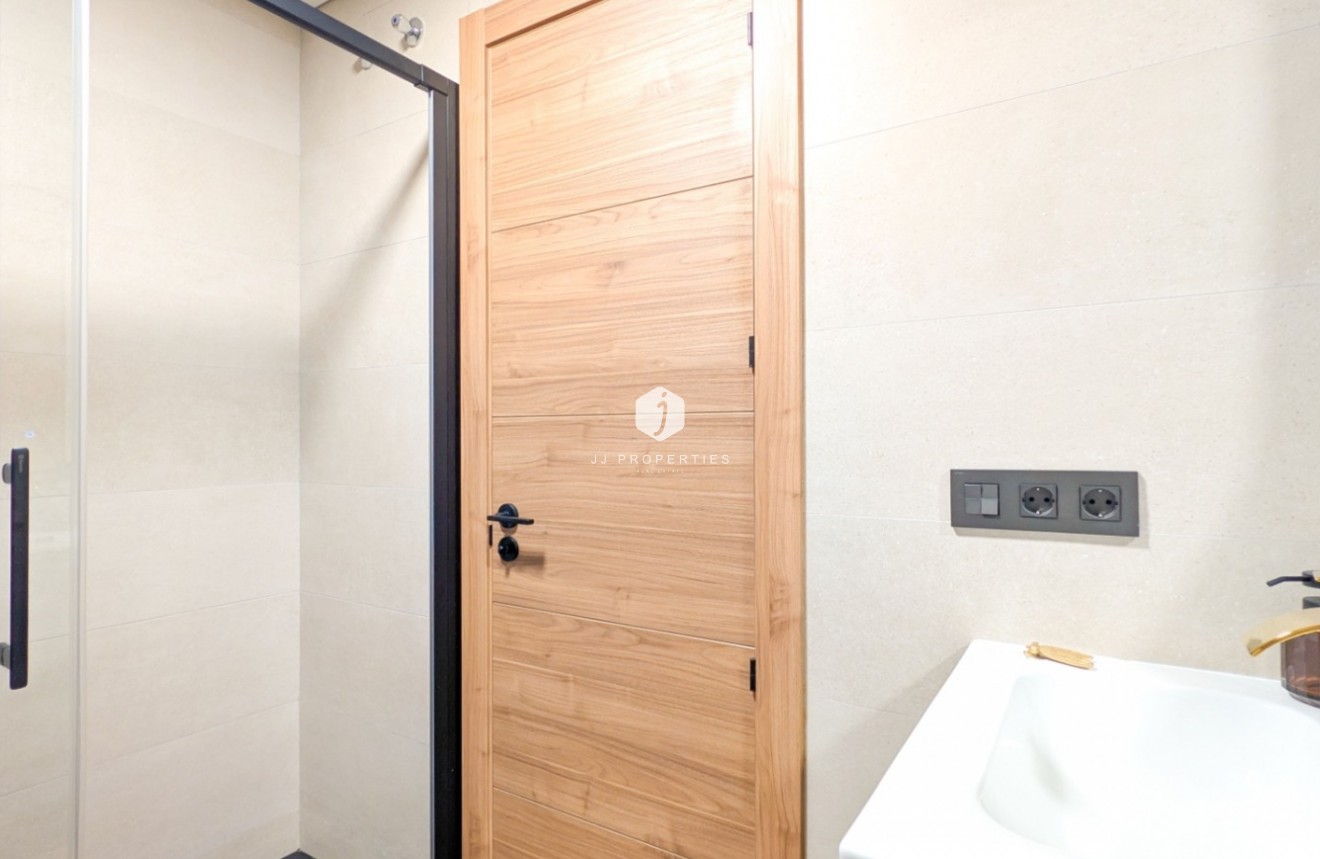 Resale - Apartment / flat -
Torrevieja - Costa Blanca