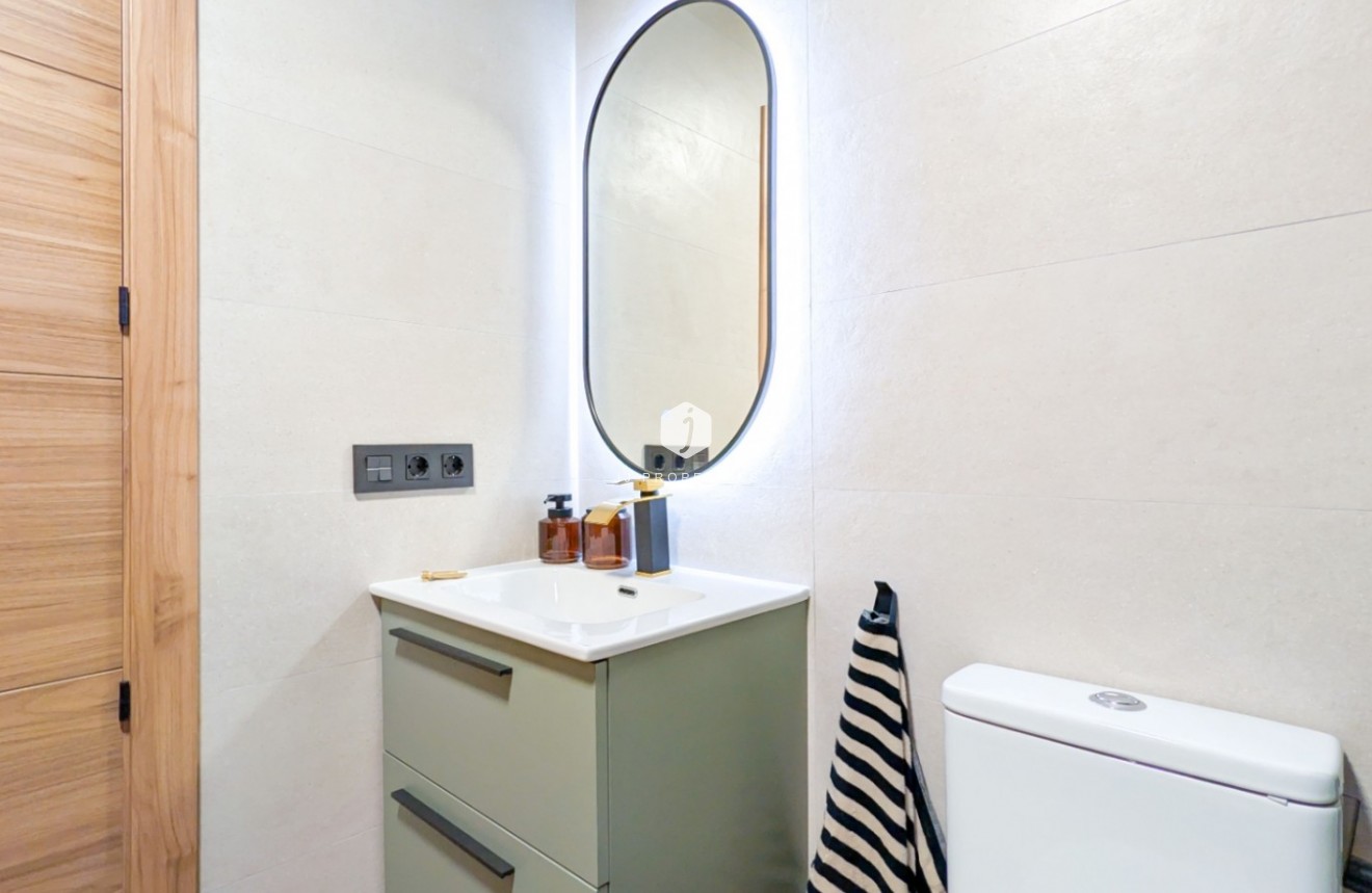 Resale - Apartment / flat -
Torrevieja - Costa Blanca