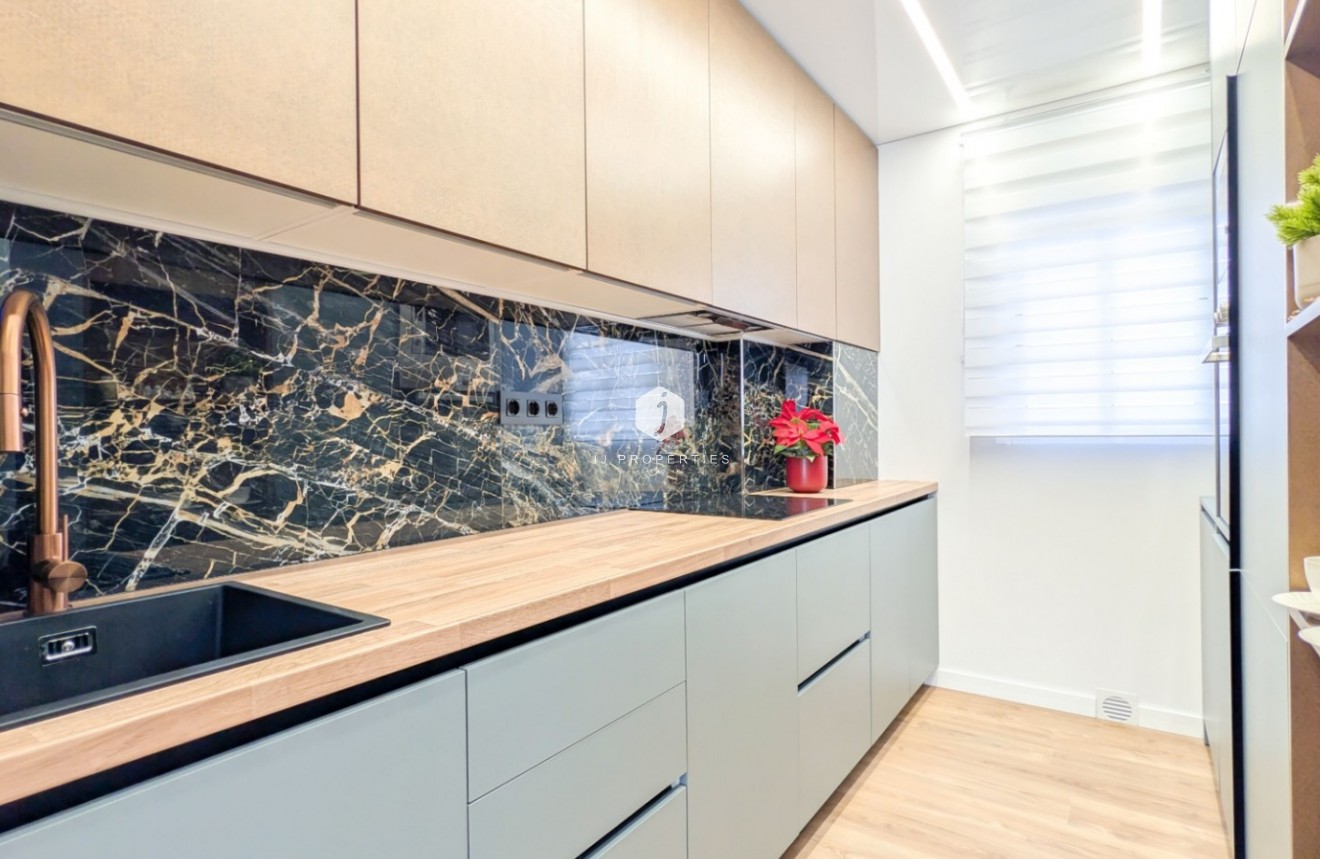 Resale - Apartment / flat -
Torrevieja - Costa Blanca