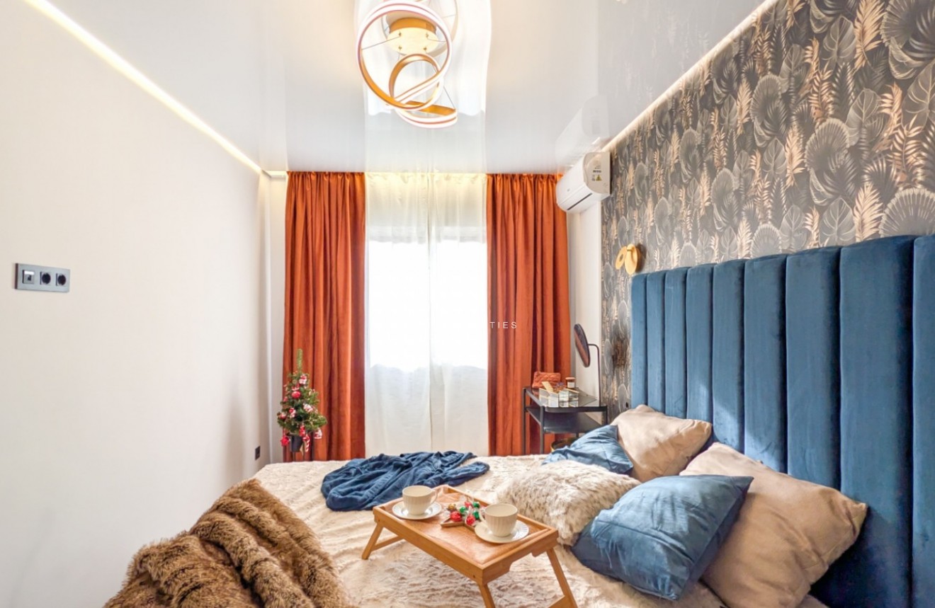 Resale - Apartment / flat -
Torrevieja - Costa Blanca