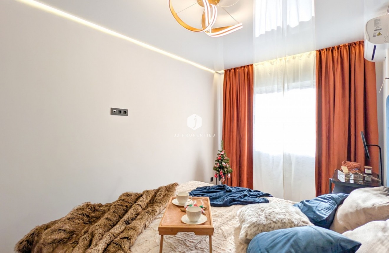 Resale - Apartment / flat -
Torrevieja - Costa Blanca