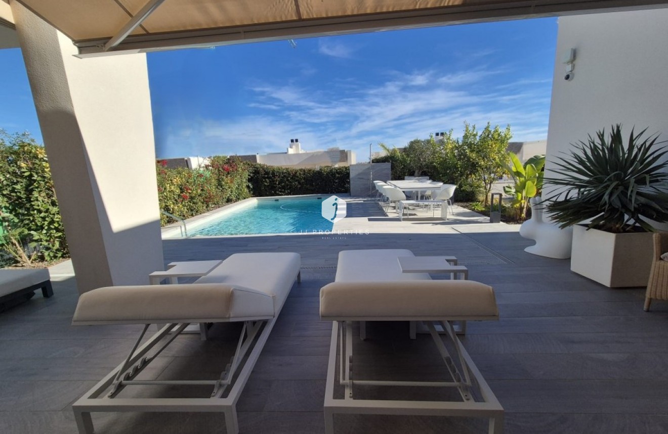 Segunda mano - Villa -
La Finca Golf Resort - Inland