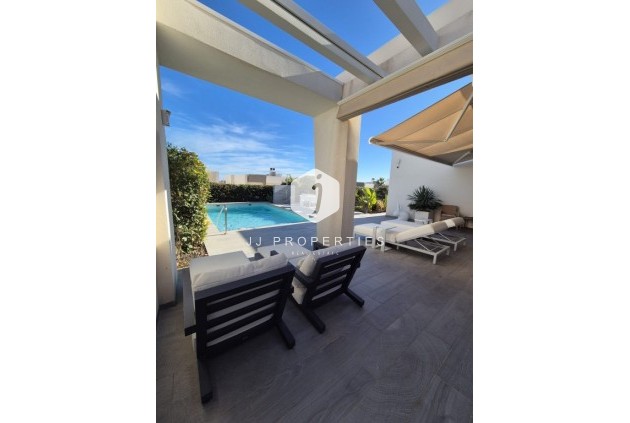 Segunda mano - Villa -
La Finca Golf Resort - Inland