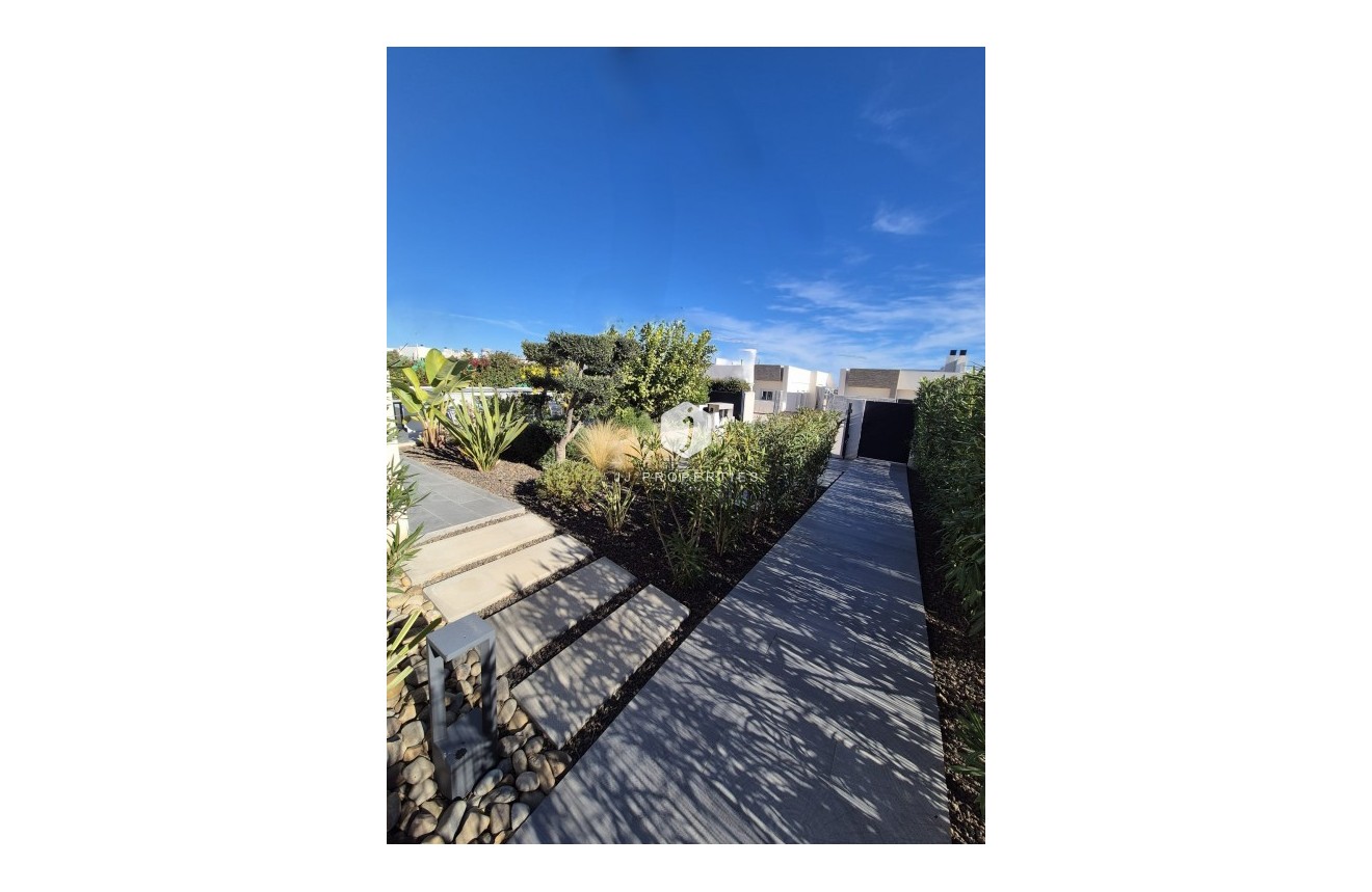 Segunda mano - Villa -
La Finca Golf Resort - Inland