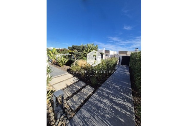 Segunda mano - Villa -
La Finca Golf Resort - Inland