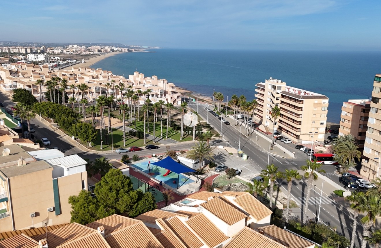 Aus zweiter Hand - Duplex -
La Mata - Costa Blanca