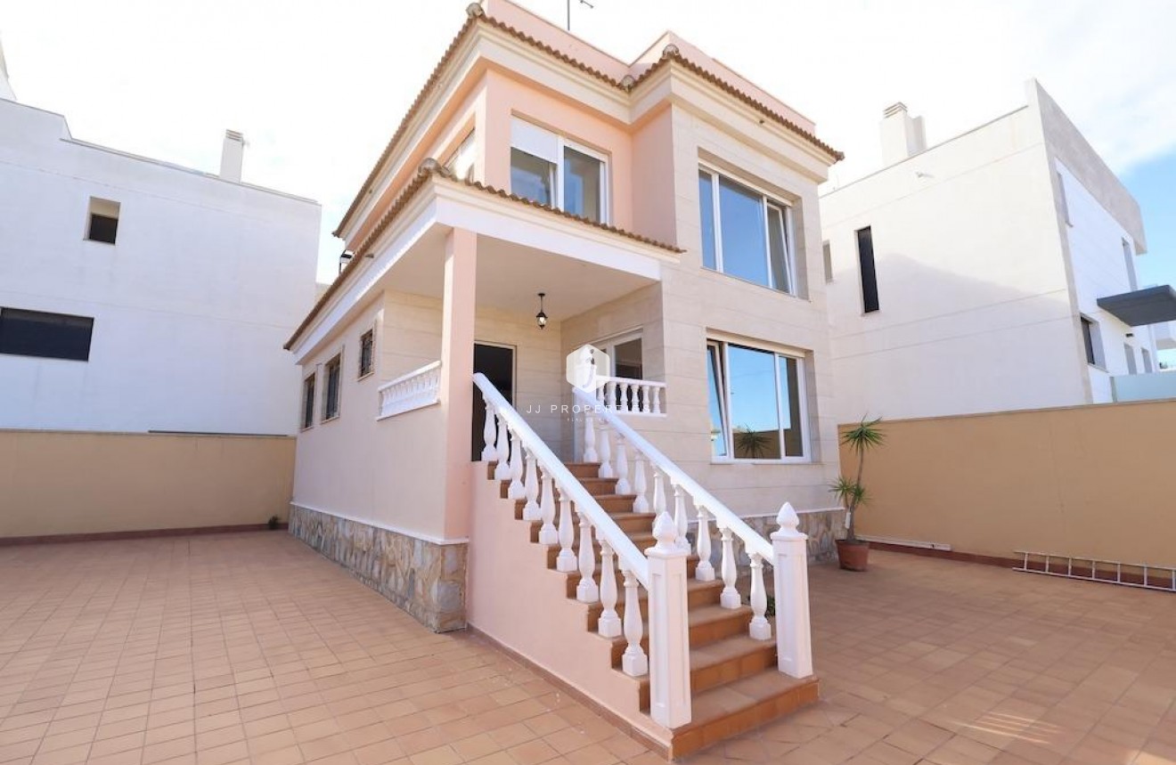 D'occasion - Villa -
Orihuela Costa - Costa Blanca