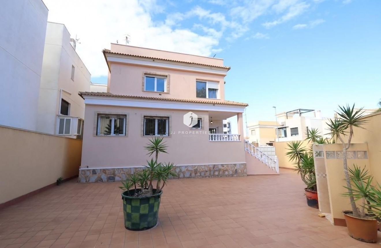 D'occasion - Villa -
Orihuela Costa - Costa Blanca