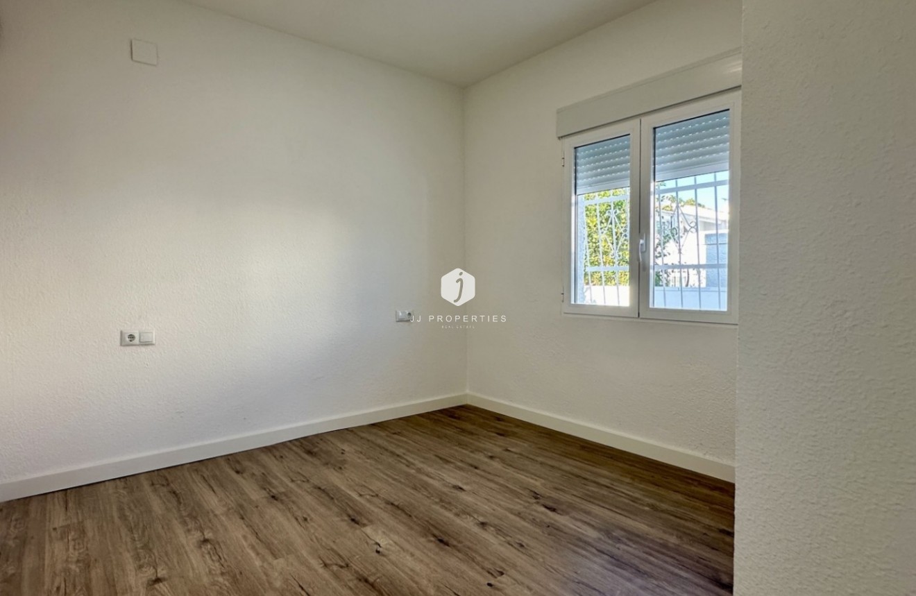 Z drugiej ręki - Bungalow -
Orihuela Costa - Costa Blanca