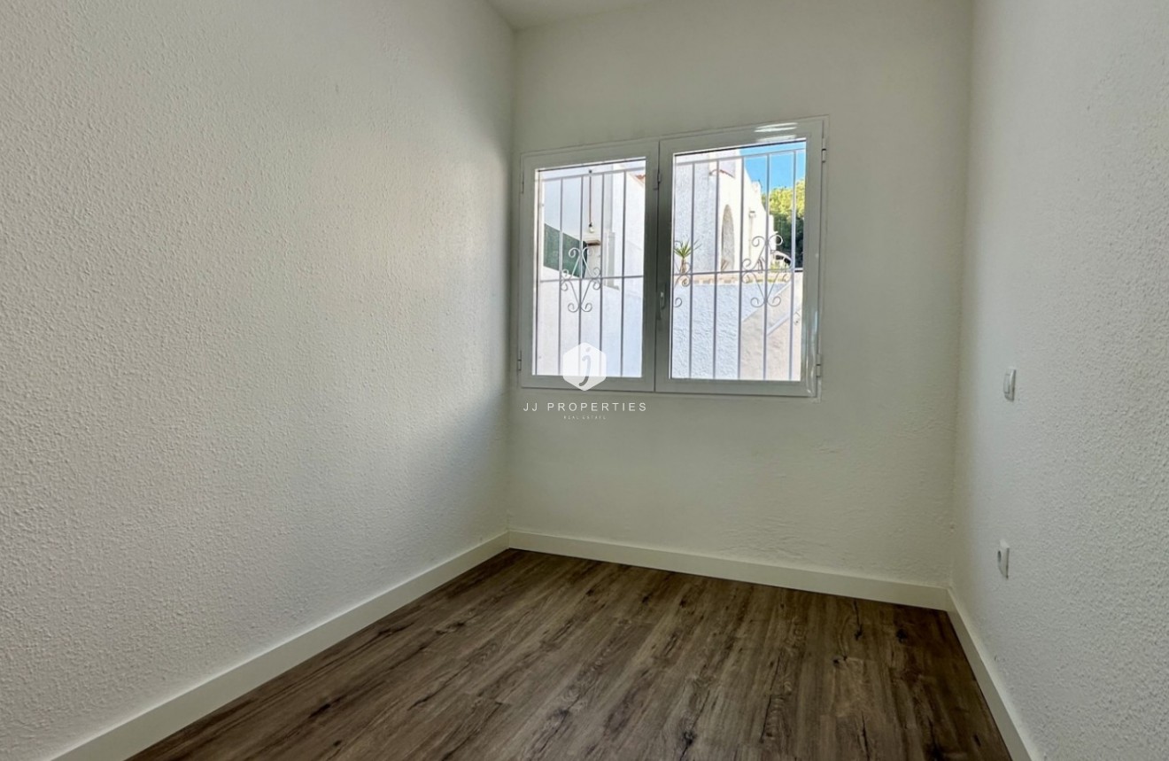 Z drugiej ręki - Bungalow -
Orihuela Costa - Costa Blanca