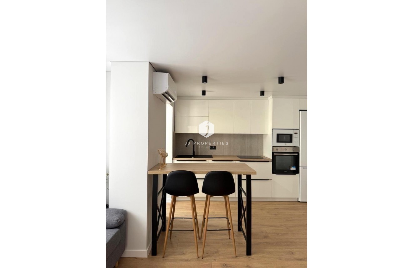 Tweedehands - Appartement / flat -
Torrevieja - Paseo maritimo