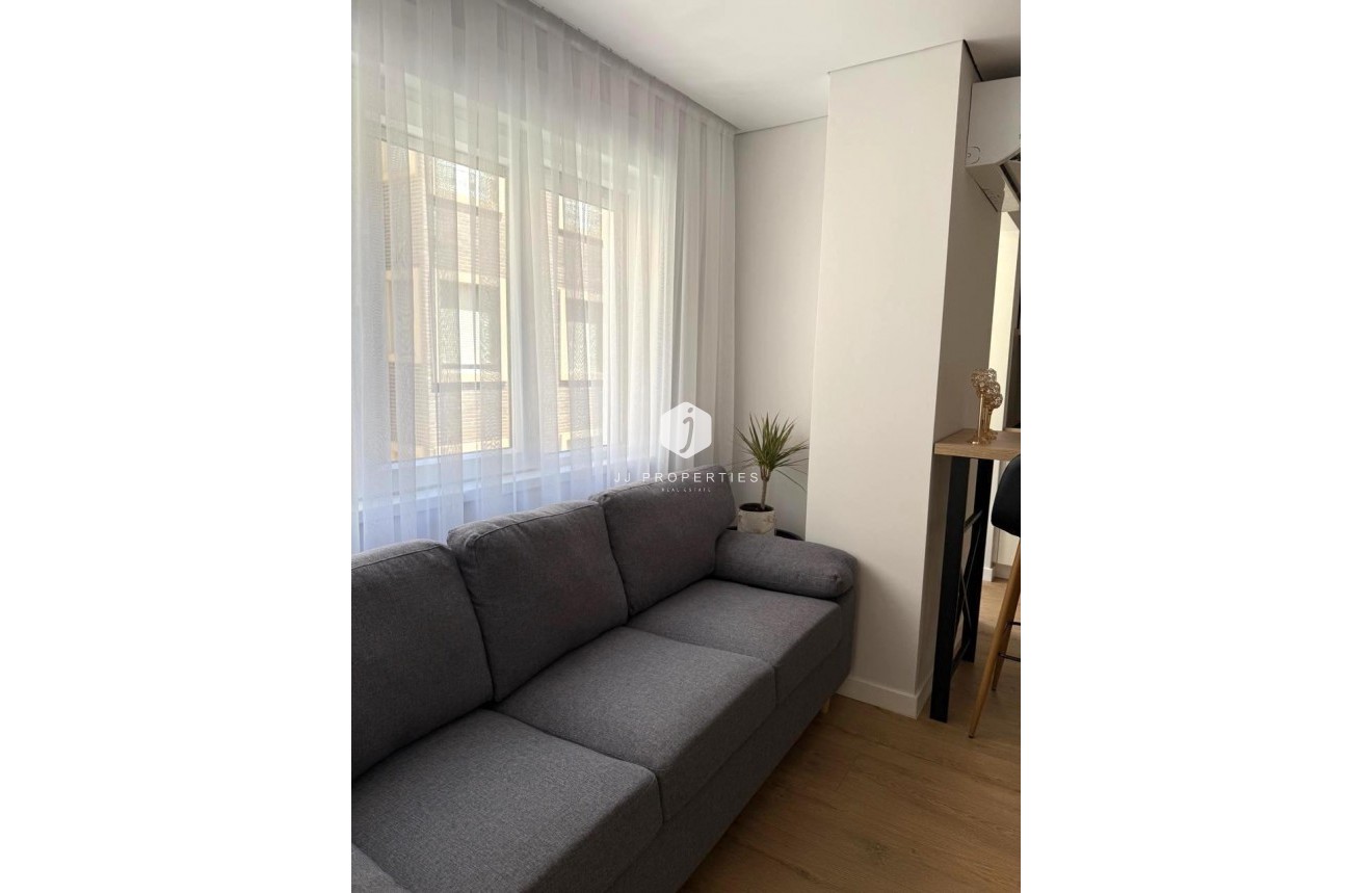 Tweedehands - Appartement / flat -
Torrevieja - Paseo maritimo