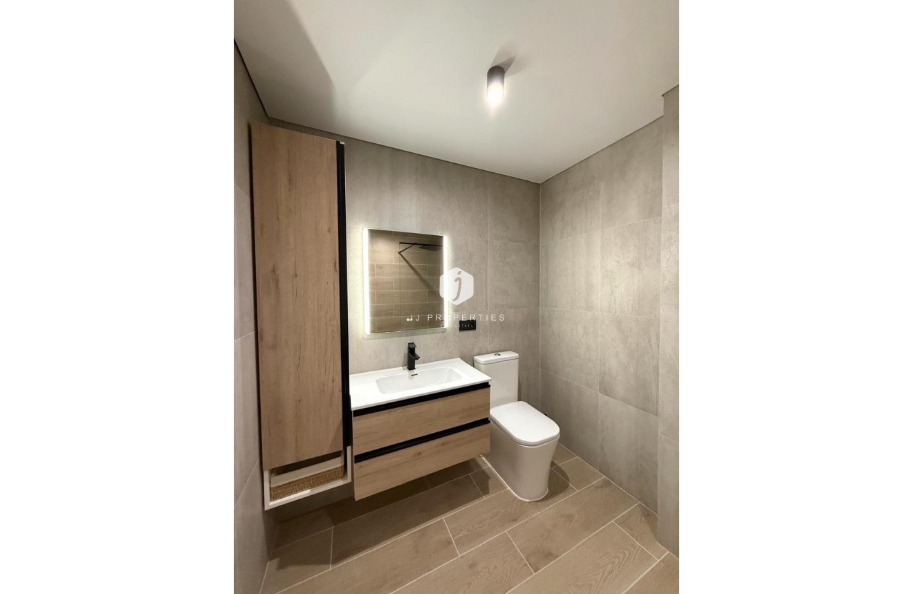 Tweedehands - Appartement / flat -
Torrevieja - Paseo maritimo