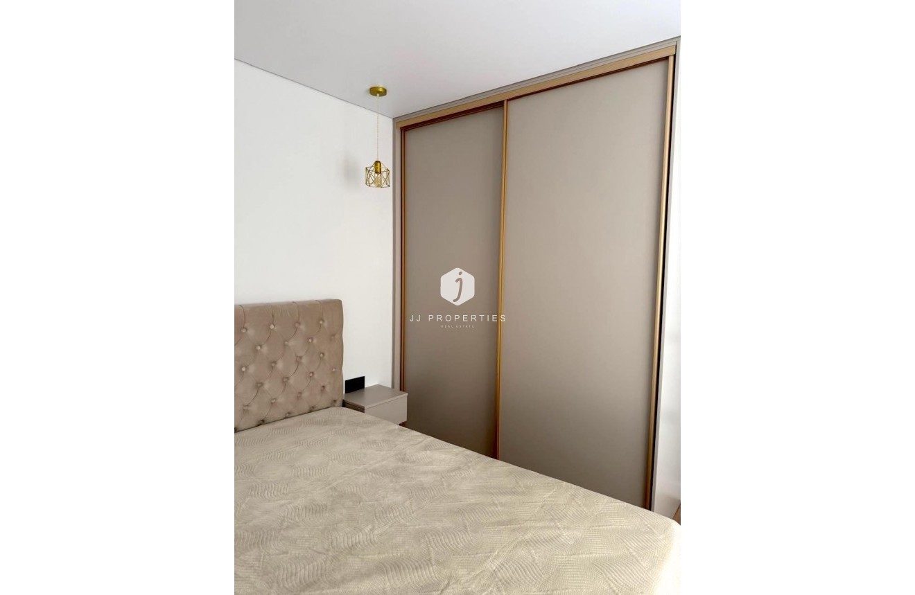 Tweedehands - Appartement / flat -
Torrevieja - Paseo maritimo