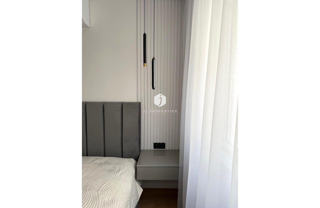 Tweedehands - Appartement / flat -
Torrevieja - Paseo maritimo