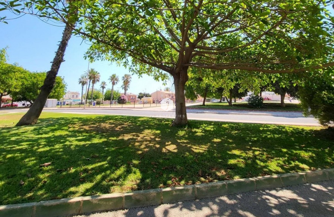 Segunda mano - Apartamento / piso -
Torrevieja - Playa de los Locos