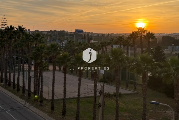 Z drugiej ręki - Mieszkanie w bloku -
Torrevieja - Costa Blanca