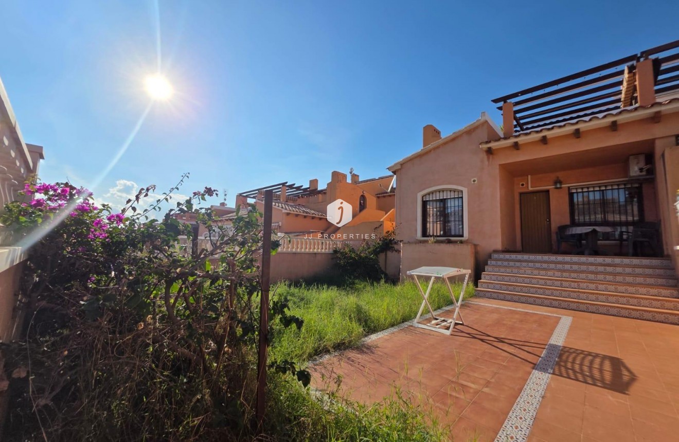 Resale - Bungalow -
Torrevieja - Zona Los Frutales