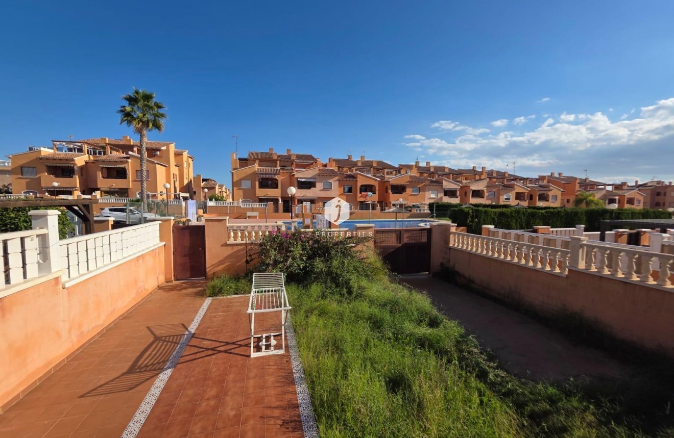 Resale - Bungalow -
Torrevieja - Zona Los Frutales