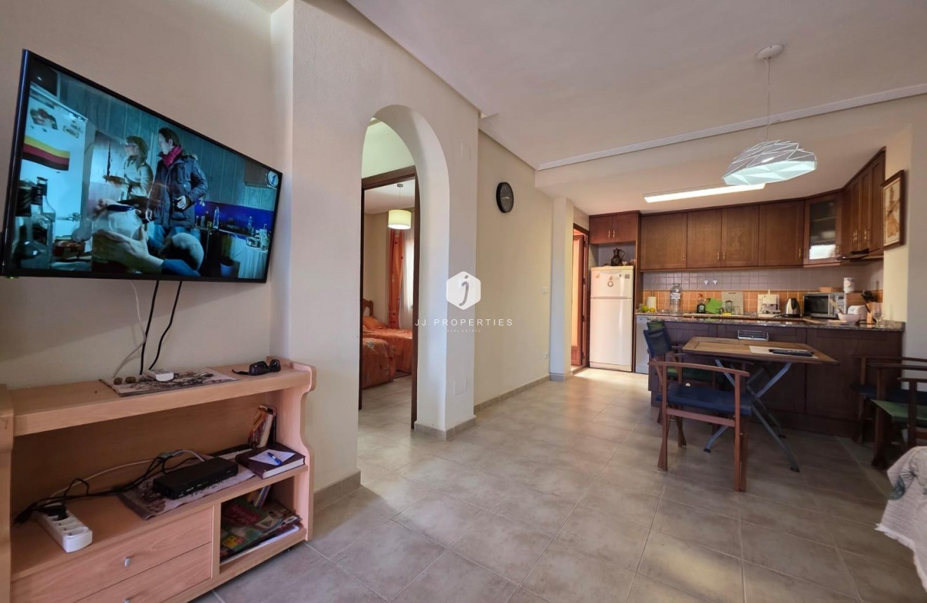 Resale - Bungalow -
Torrevieja - Zona Los Frutales