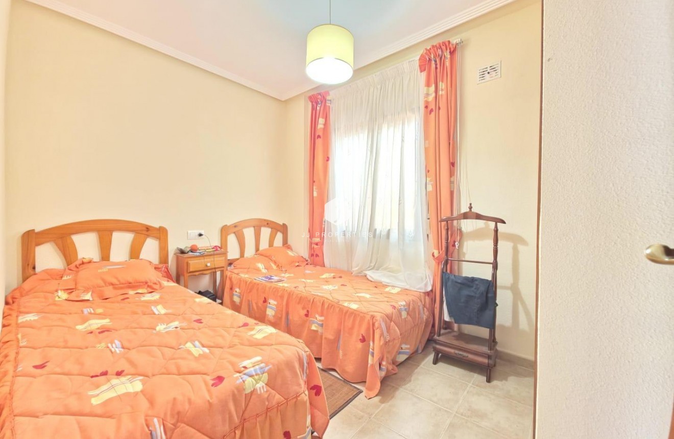 Resale - Bungalow -
Torrevieja - Zona Los Frutales