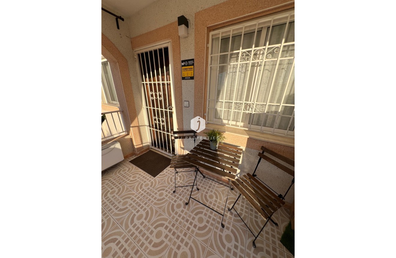 Resale - Bungalow -
Torrevieja - Costa Blanca