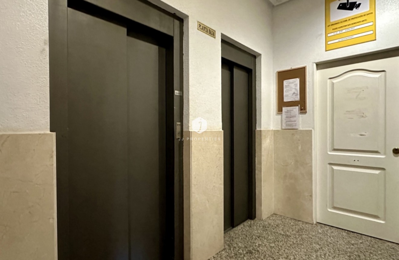 Resale - Apartment / flat -
Torrevieja - Costa Blanca