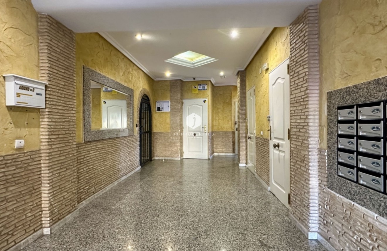 Resale - Apartment / flat -
Torrevieja - Costa Blanca