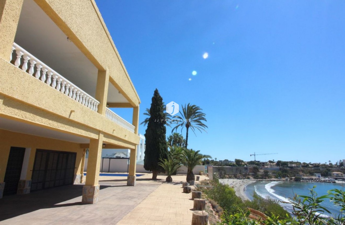 Resale - Villa -
Cabo Roig - Costa Blanca