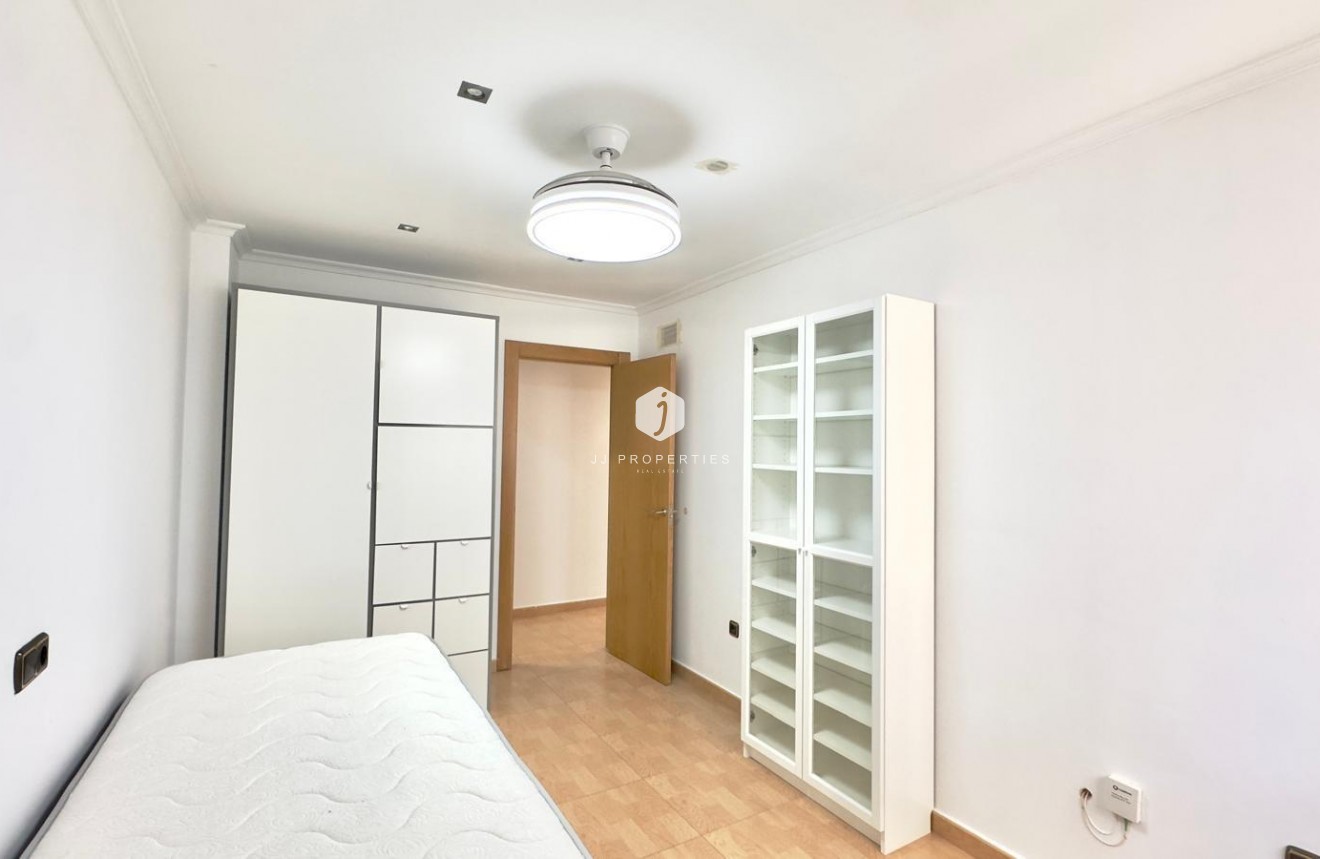 Resale - Apartment / flat -
Torrevieja - Centro