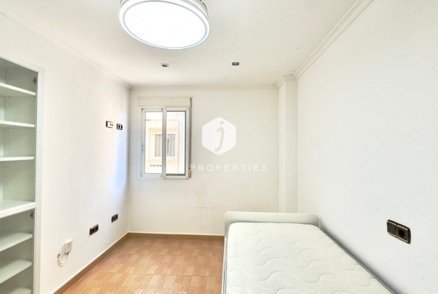 Resale - Apartment / flat -
Torrevieja - Centro