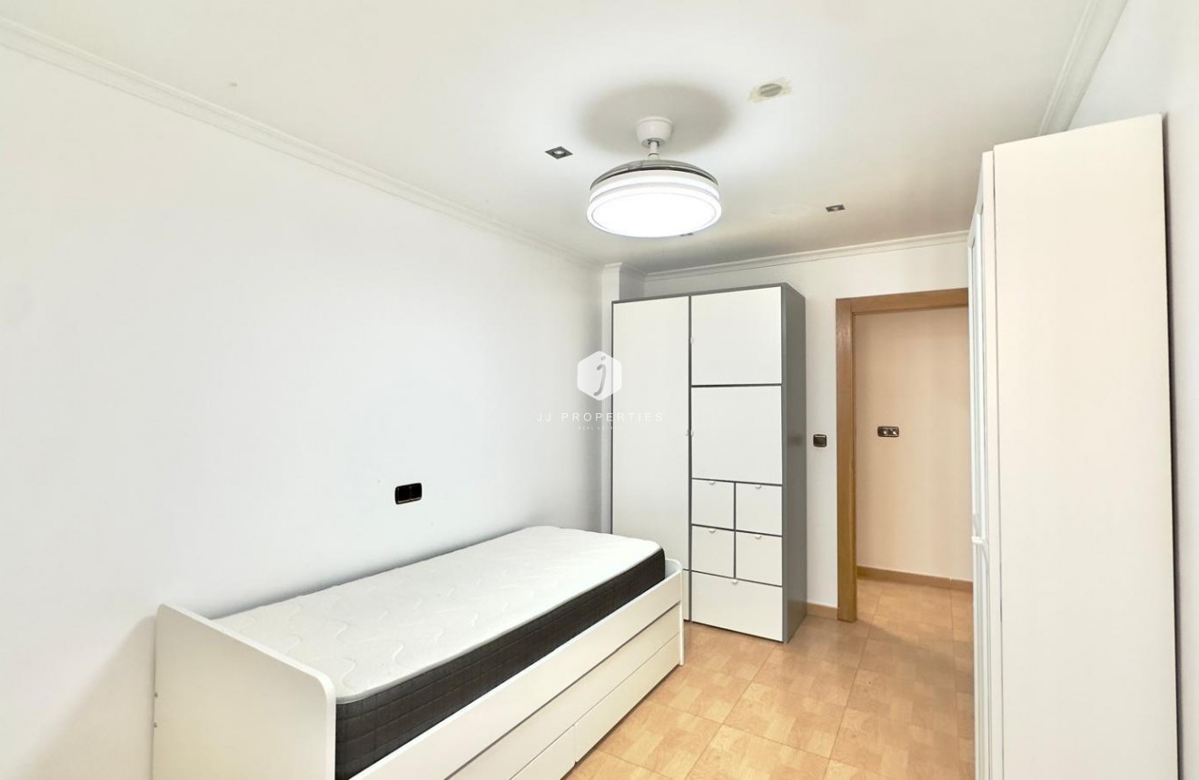 Resale - Apartment / flat -
Torrevieja - Centro