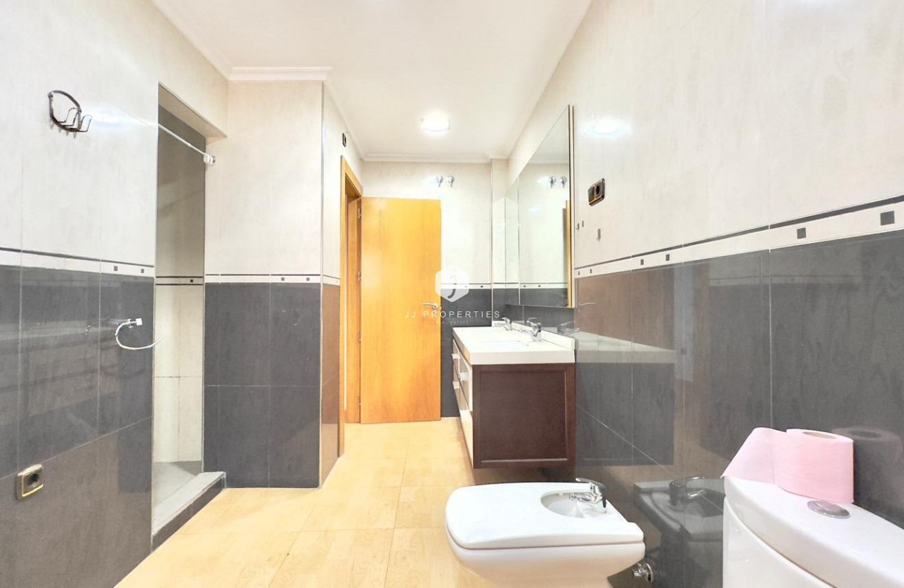 Resale - Apartment / flat -
Torrevieja - Centro