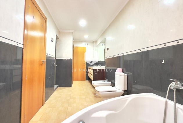 Resale - Apartment / flat -
Torrevieja - Centro