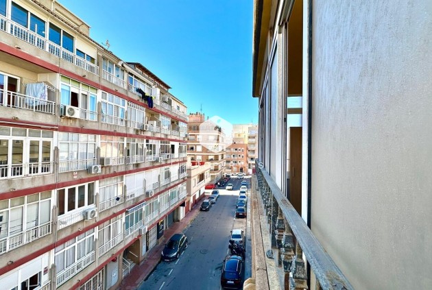 Resale - Apartment / flat -
Torrevieja - Centro