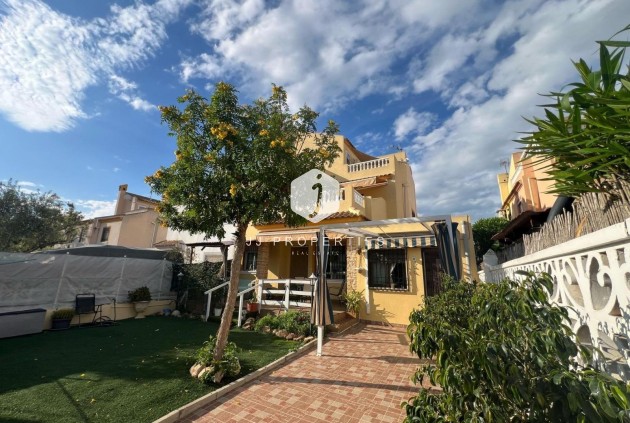 Resale - Chalet -
Torrevieja - Calas blanca