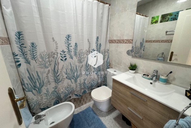 Resale - Chalet -
Torrevieja - Calas blanca