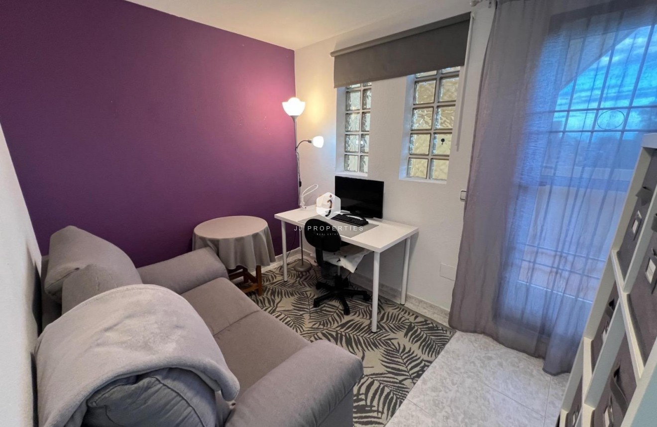 Resale - Chalet -
Torrevieja - Calas blanca