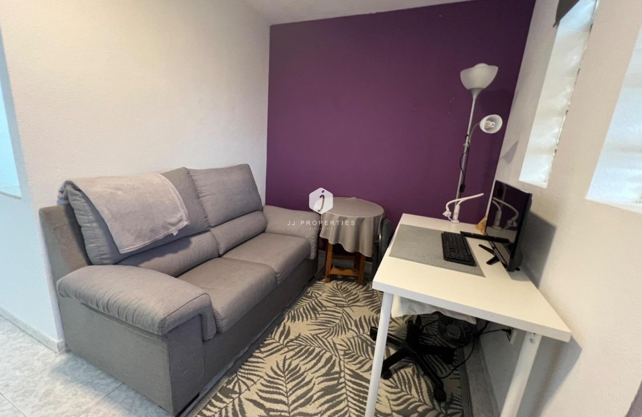 Resale - Chalet -
Torrevieja - Calas blanca