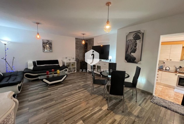 Resale - Chalet -
Torrevieja - Calas blanca